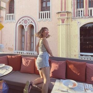 Meet your Posher, Cee